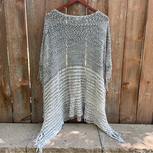 ANA & ROSE Women’s Blue White Gray Knit Shrug Shawl Fringe One Size - Picture 8 of 9